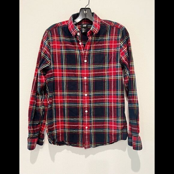 H&M Tops - H&M Plaid Flannel shirt Womens Button Down Shirt Red/ green Plaid Lumberjack S